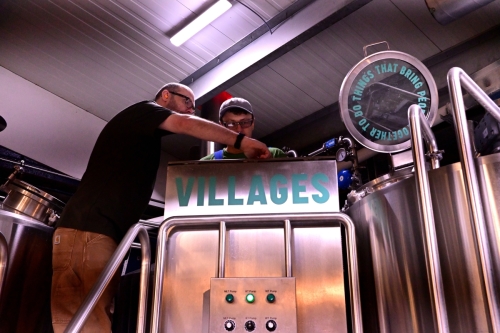 Setting the controls for the kettle.